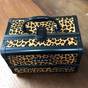 SHANY professional to go make up case